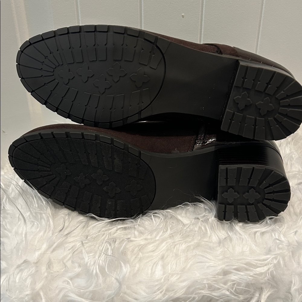 KAREN SCOTT Brown Ankle Booties Buckle Accent Almond Toe Block Heel Size 10 Wide - Picture 7 of 9